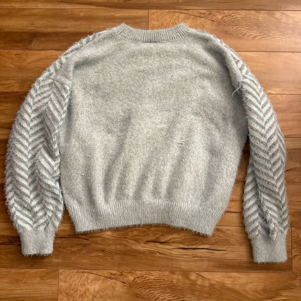 Chevron Patterned Gray Sweater Studio B (Bobeau) - Picture 2 of 5
